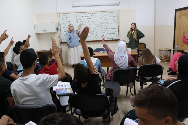 How to Teach English in Palestine?